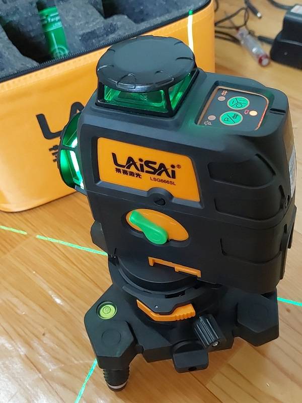 may can bang laser 12 tia xanh Laisai LSG666SL